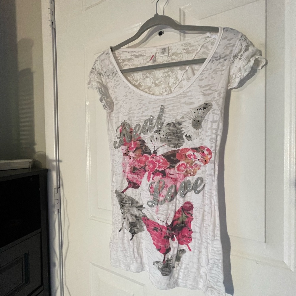 BONGO White Short-Sleeve Lace-Back Tee with Pink Butterfly Graphic